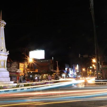 Oyo 3935 Artha Ambarukmo Exclusive Hotel Yogyakarta Exterior photo