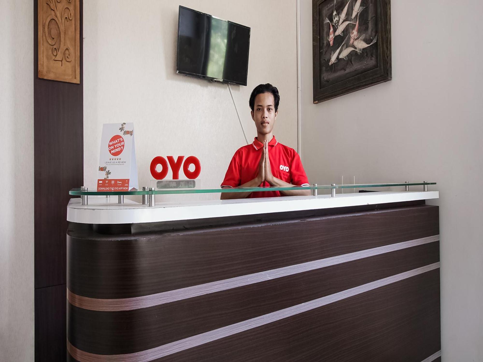 Oyo 3935 Artha Ambarukmo Exclusive Hotel Yogyakarta Exterior photo