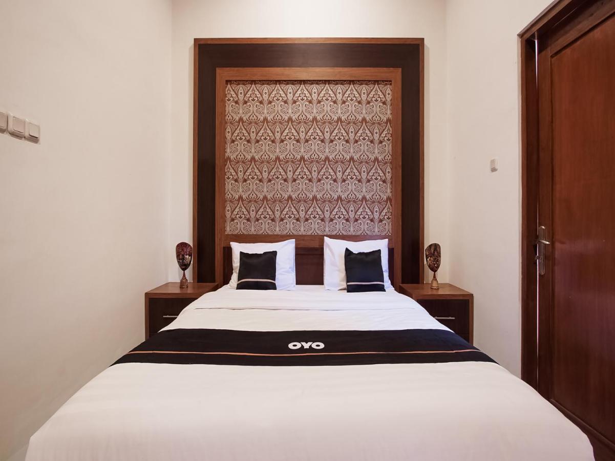 Oyo 3935 Artha Ambarukmo Exclusive Hotel Yogyakarta Exterior photo