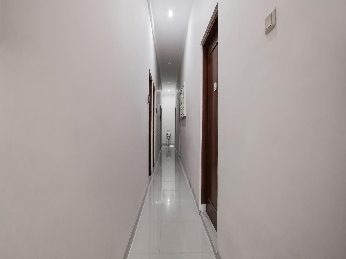 Oyo 3935 Artha Ambarukmo Exclusive Hotel Yogyakarta Exterior photo